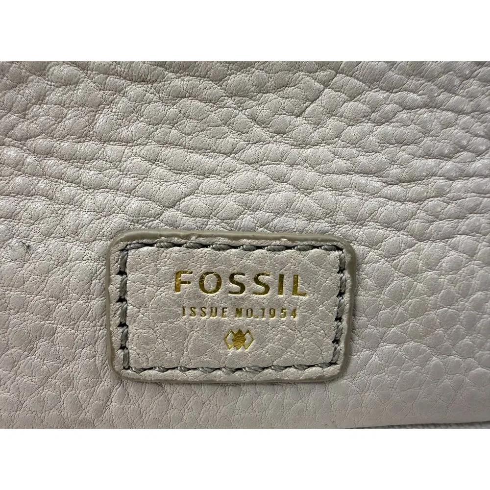 Fossil Light Gray Leather Zip Wallet Clutch 7.5 x 4.5